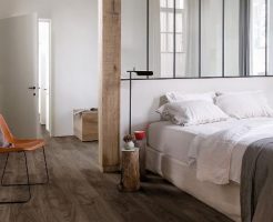 Bruine houten vloer