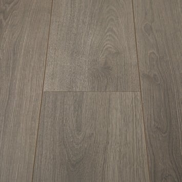 bruin laminaat brede plank zonder v groef en voelbare houtstructuur 8 millimeter dik