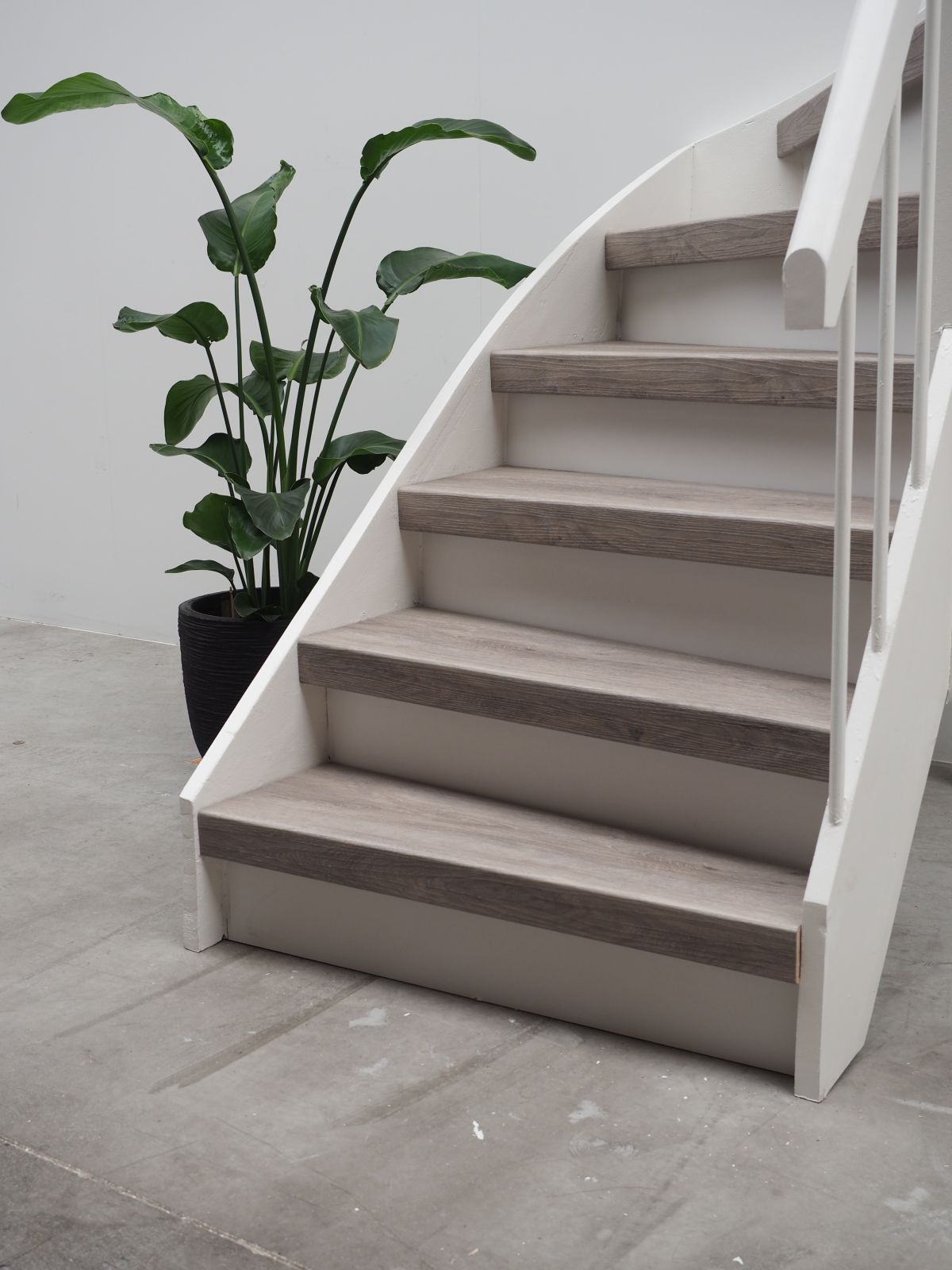 Complete traprenovatieset grey wash donker pvc