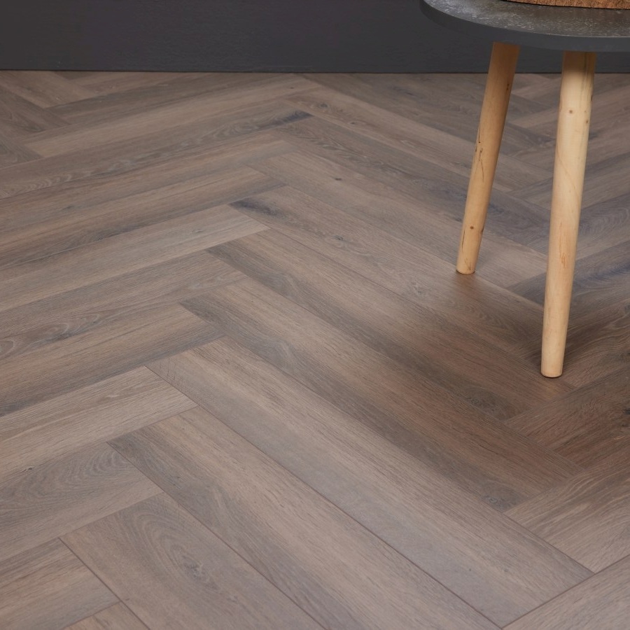 Asbruin Eiken PVC Visgraatvloer Detailfoto